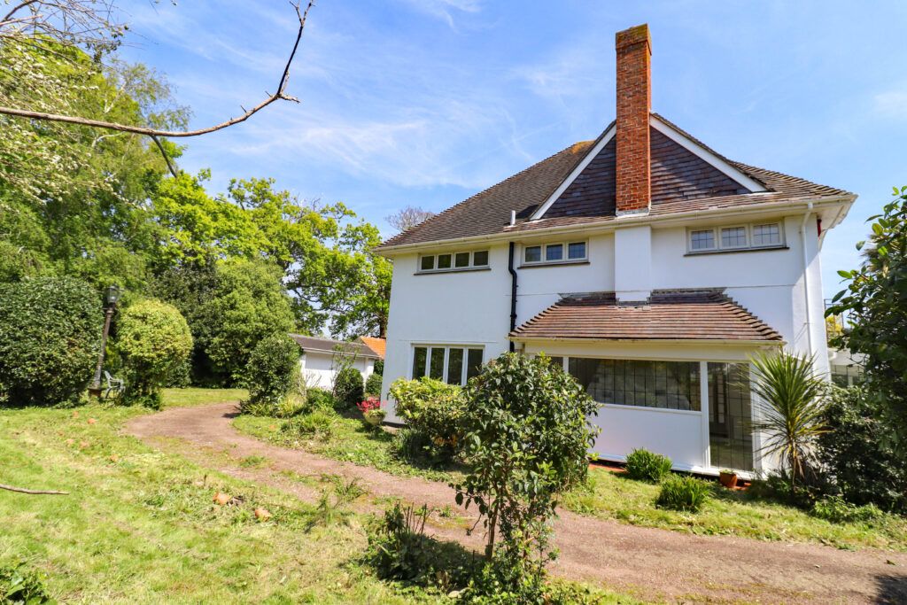 Property photo 2 of 31