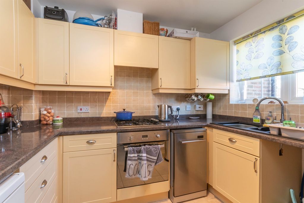 Property photo 3 of 12 Kitchen