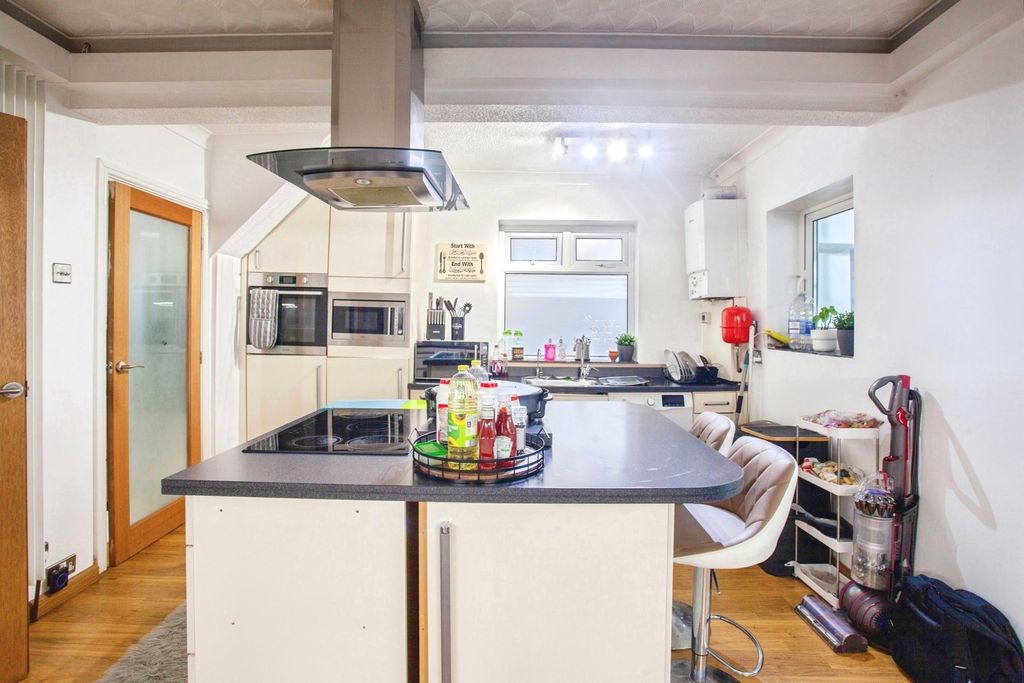 Property photo 1 of 18 Pbox-Img.Jpg