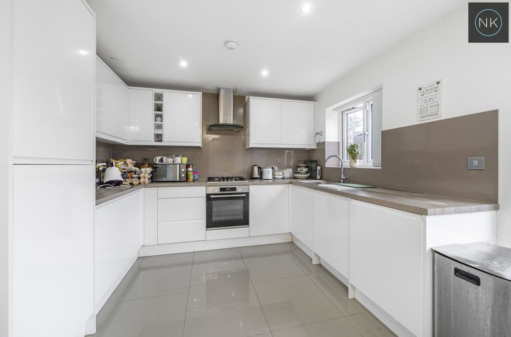 Property photo 2 of 28 5332142
