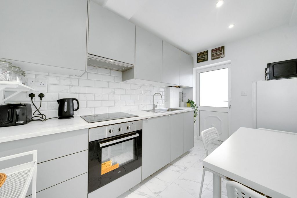Property photo 2 of 13 Kitchen