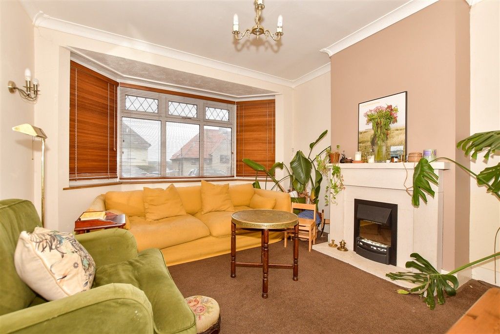 Property photo 1 of 11 Lounge