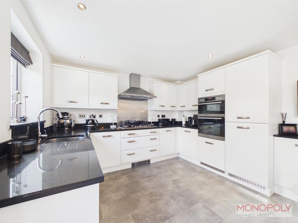 Property photo 3 of 42 Cam03815G0-Pr0440-Still004.Jpg
