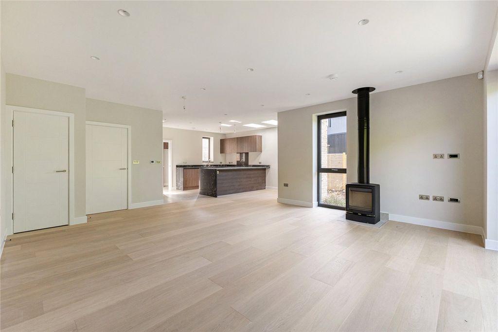 Property photo 3 of 11 Reception