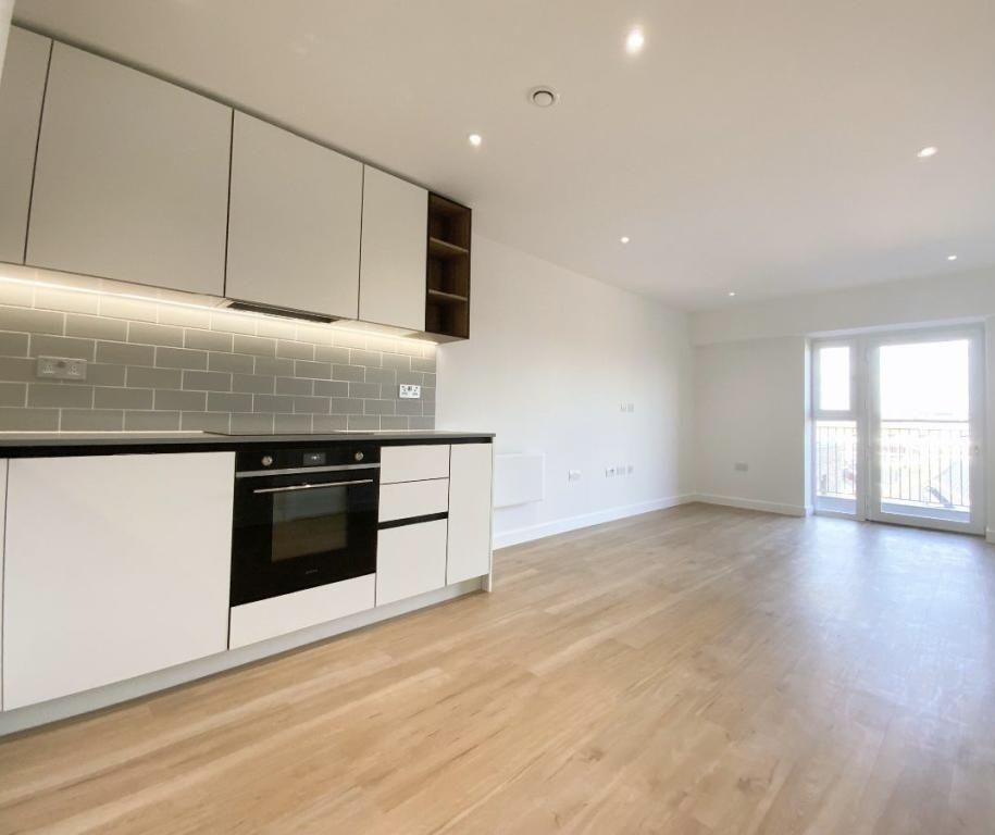 Property photo 2 of 11 Kitchen