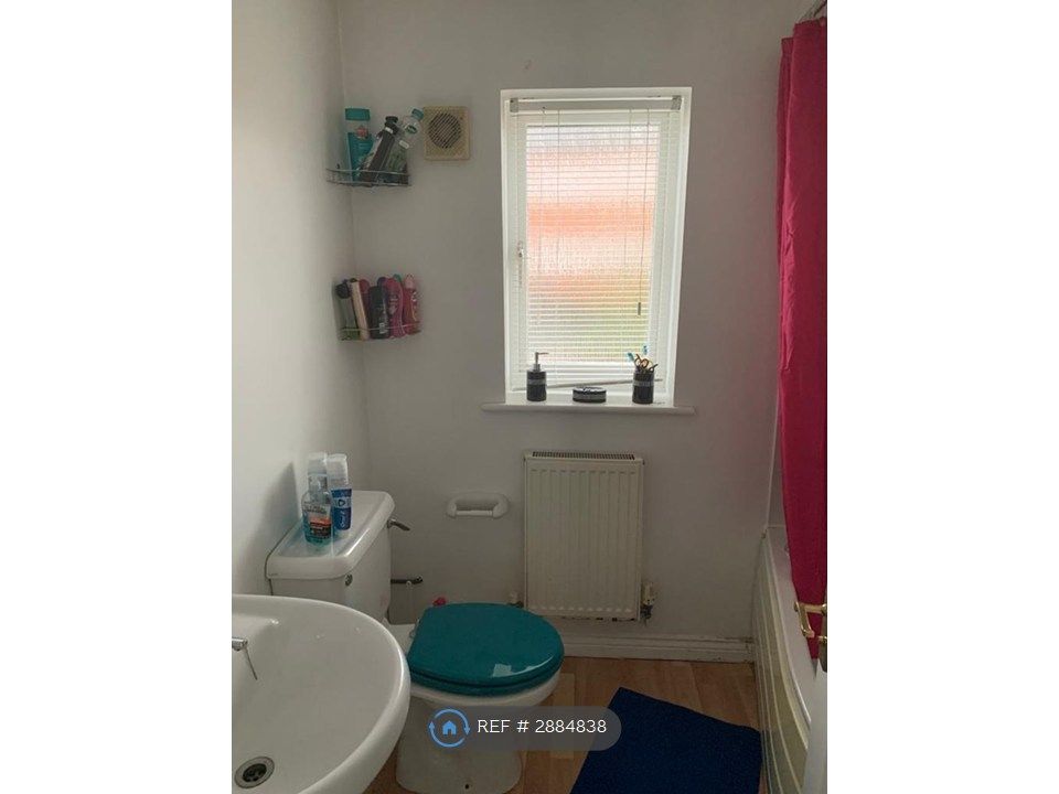 Property photo 3 of 11 Bathroom