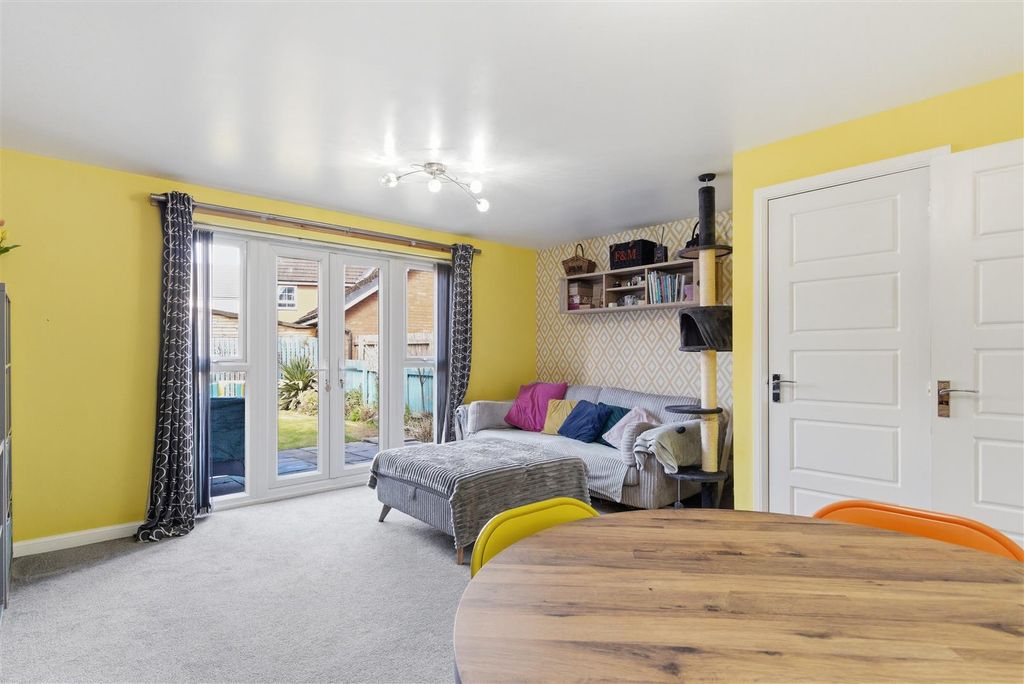 Property photo 2 of 23 11 Brompton Park12.Jpg