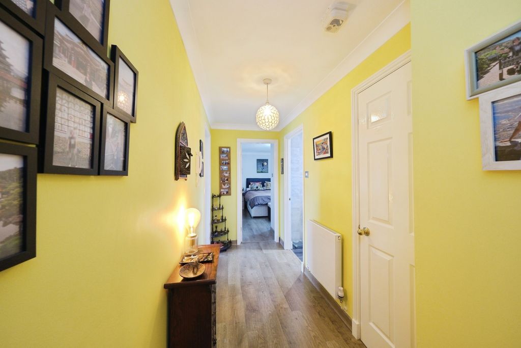 Property photo 2 of 16 Hallway