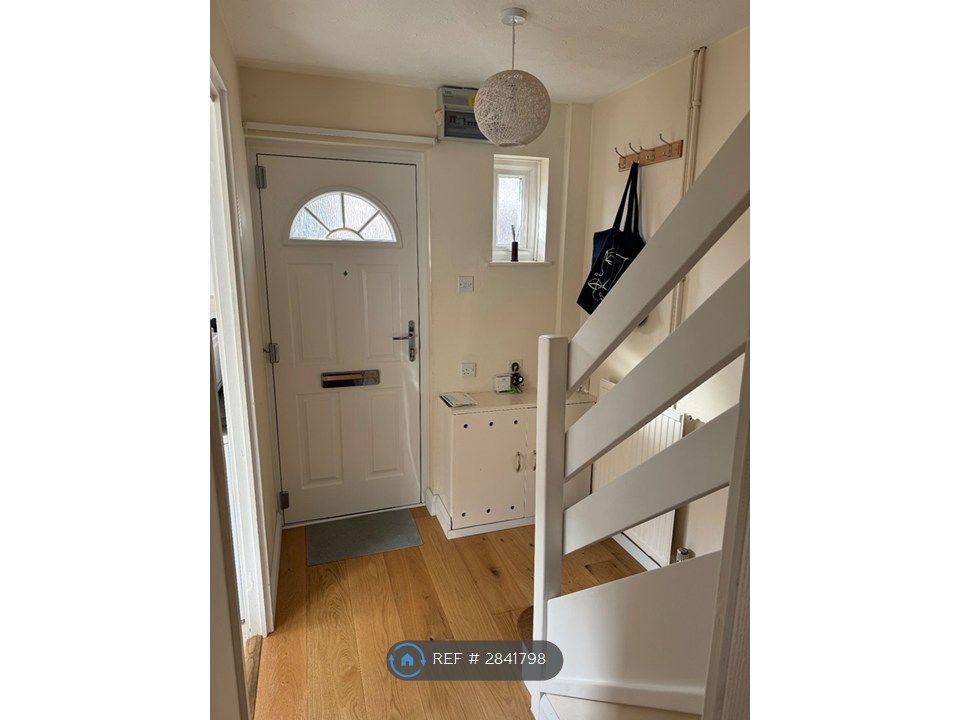 Property photo 2 of 9 Entrance Hall