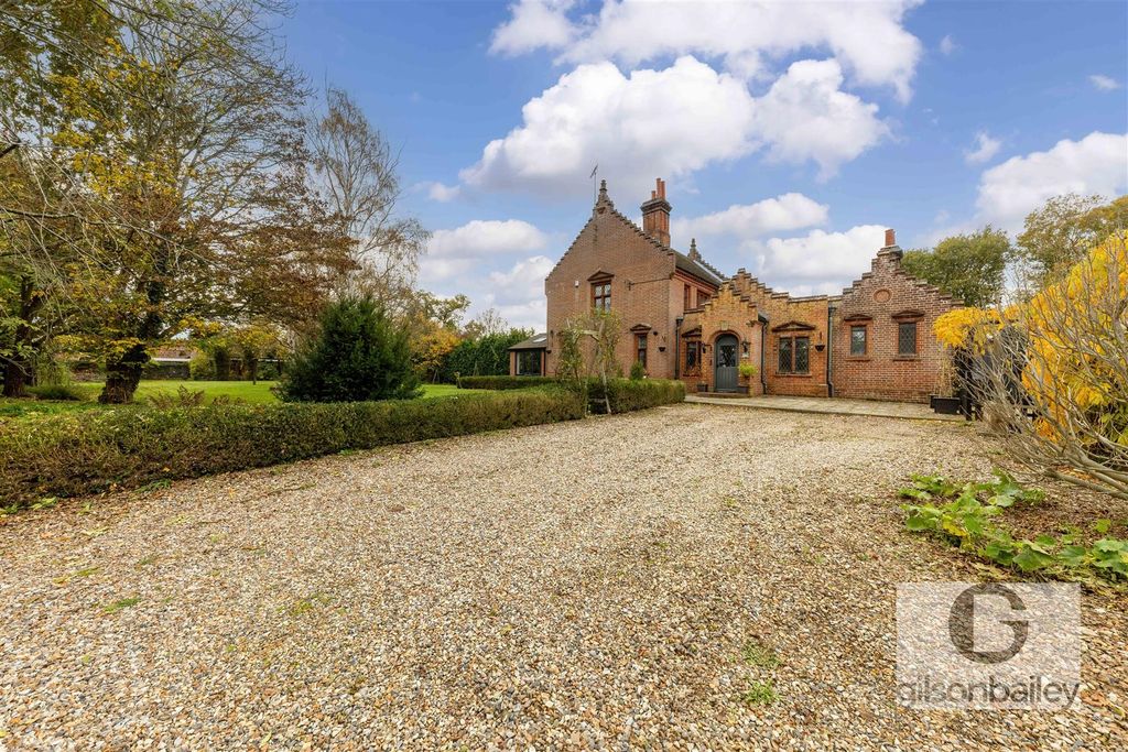 Property photo 1 of 38 Gb-36.Jpg