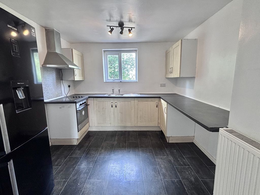 Property photo 3 of 9 Kitchen