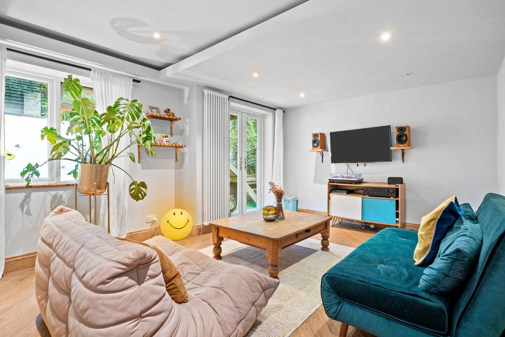 Property photo 1 of 17 4517050