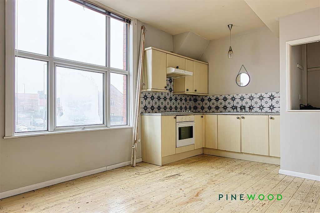 Property photo 3 of 10 Kitchen/Living Room