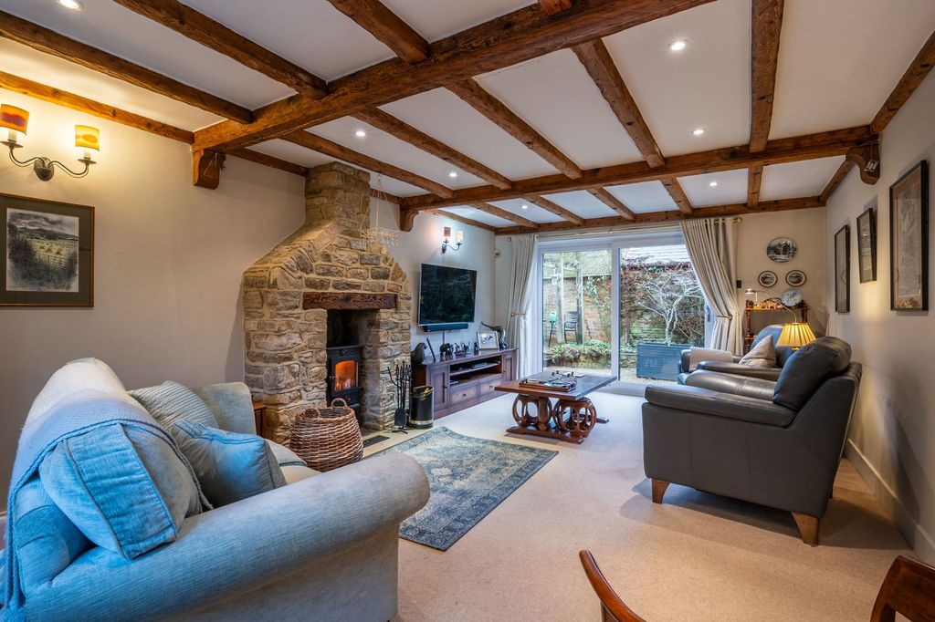 Property photo 2 of 33