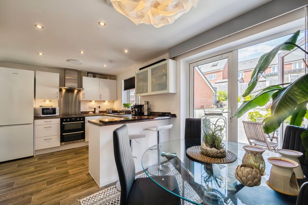 Property photo 2 of 17 Photo