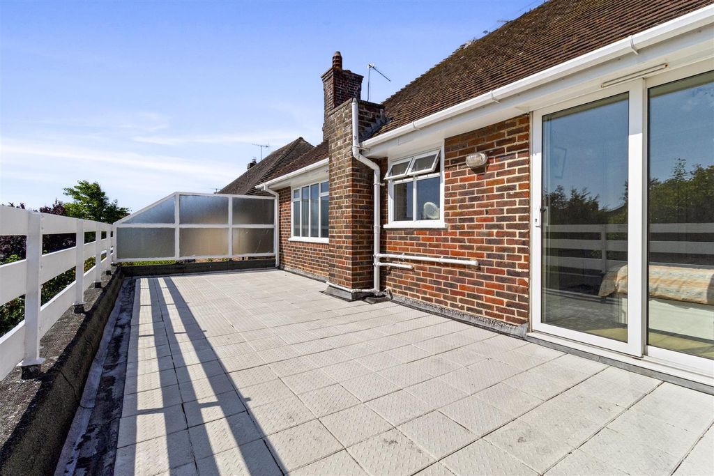 Property photo 2 of 29 Chelwood Avenue, 28-026.Jpg