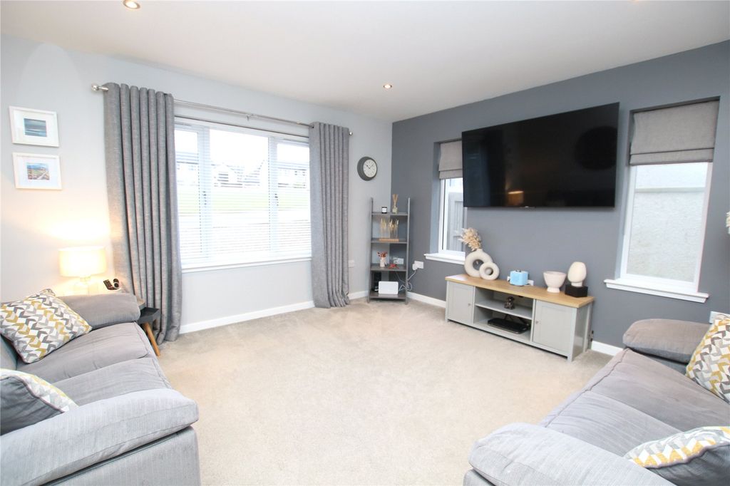 Property photo 3 of 17 Living Room