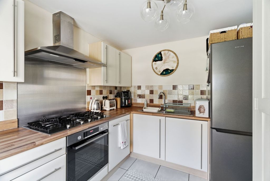 Property photo 2 of 27