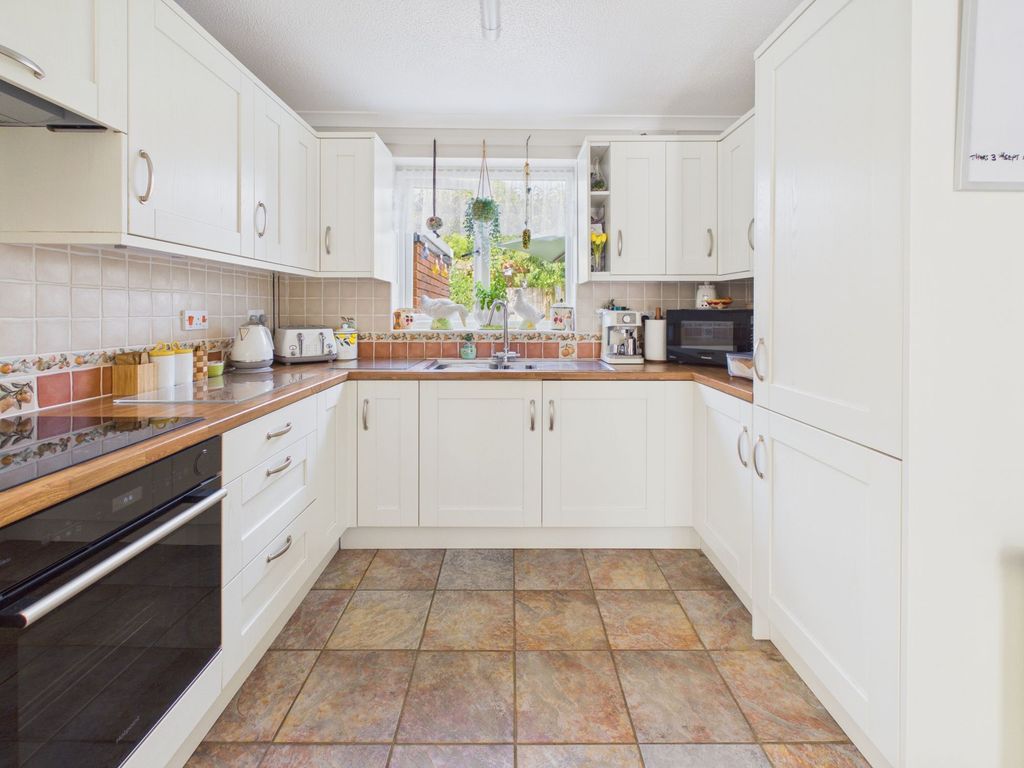 Property photo 2 of 46 Kitchen
