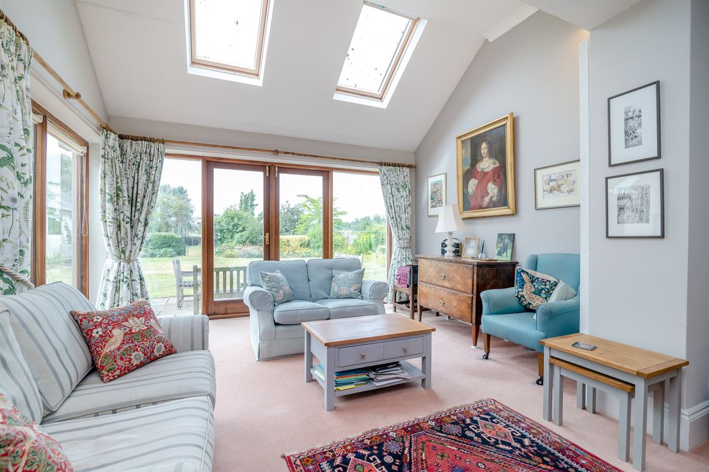 Property photo 2 of 38