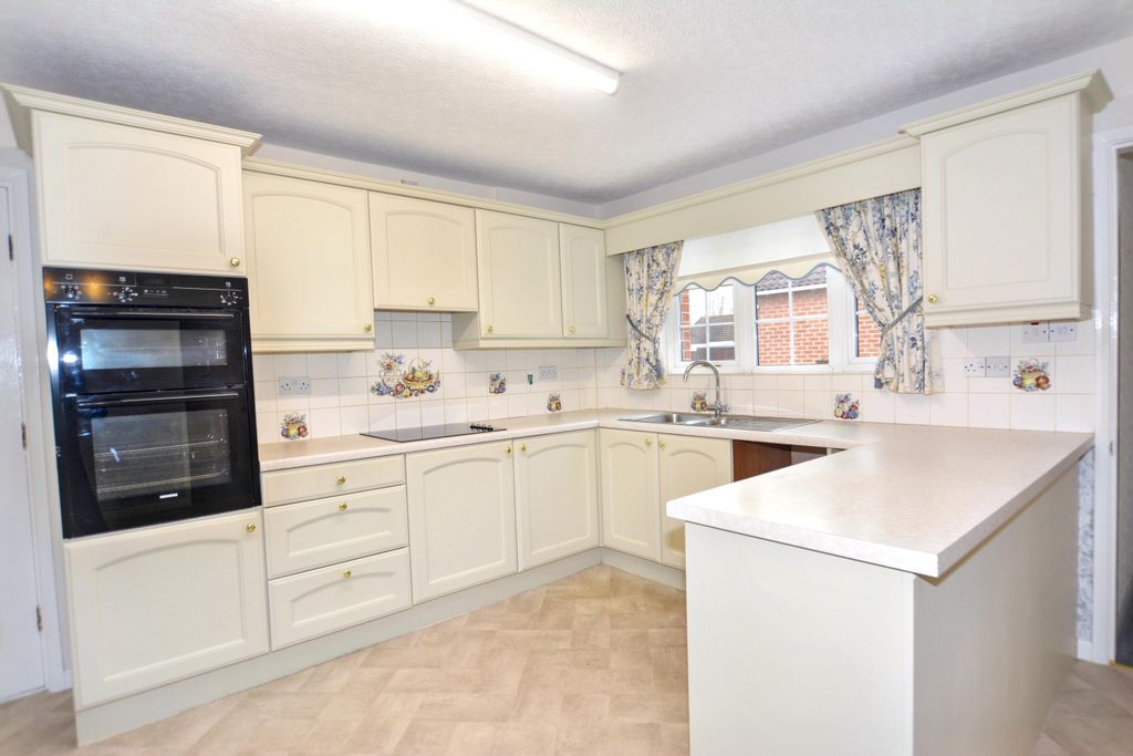 Property photo 2 of 24 Kitchen