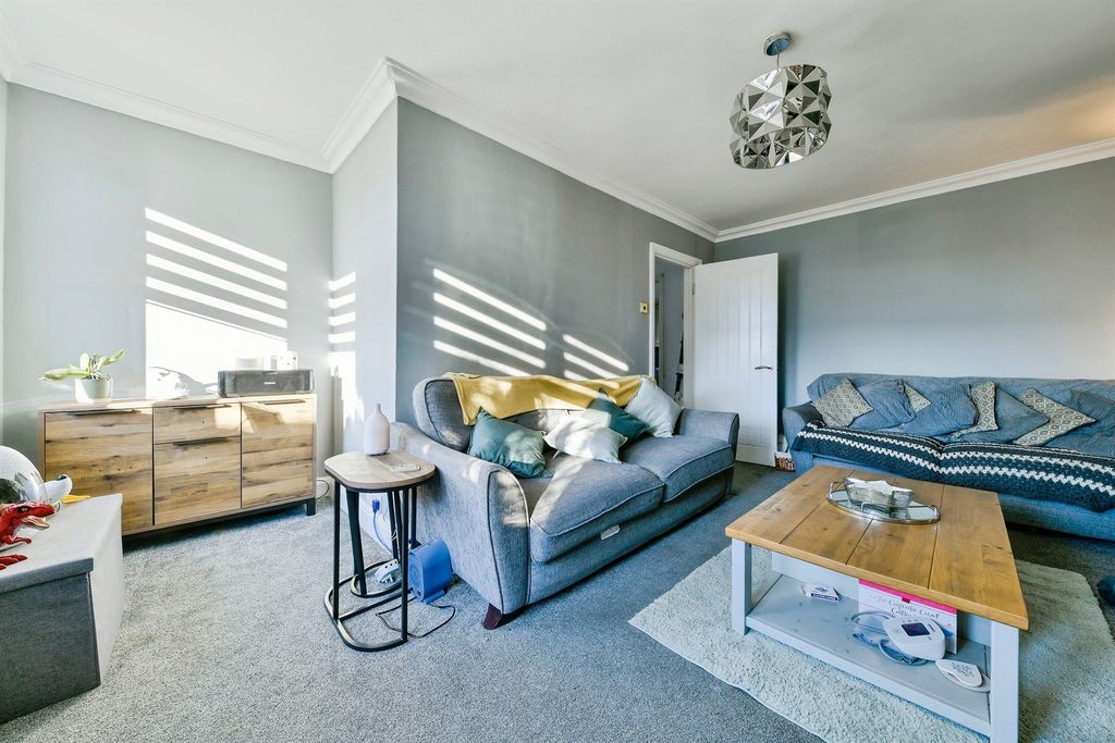 Property photo 3 of 20