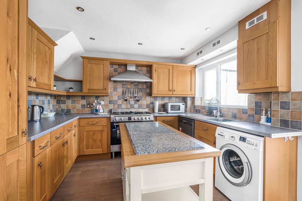 Property photo 3 of 19 31_87105