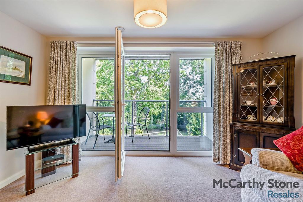 Property photo 3 of 33 8657907-Interior01-800.Jpg