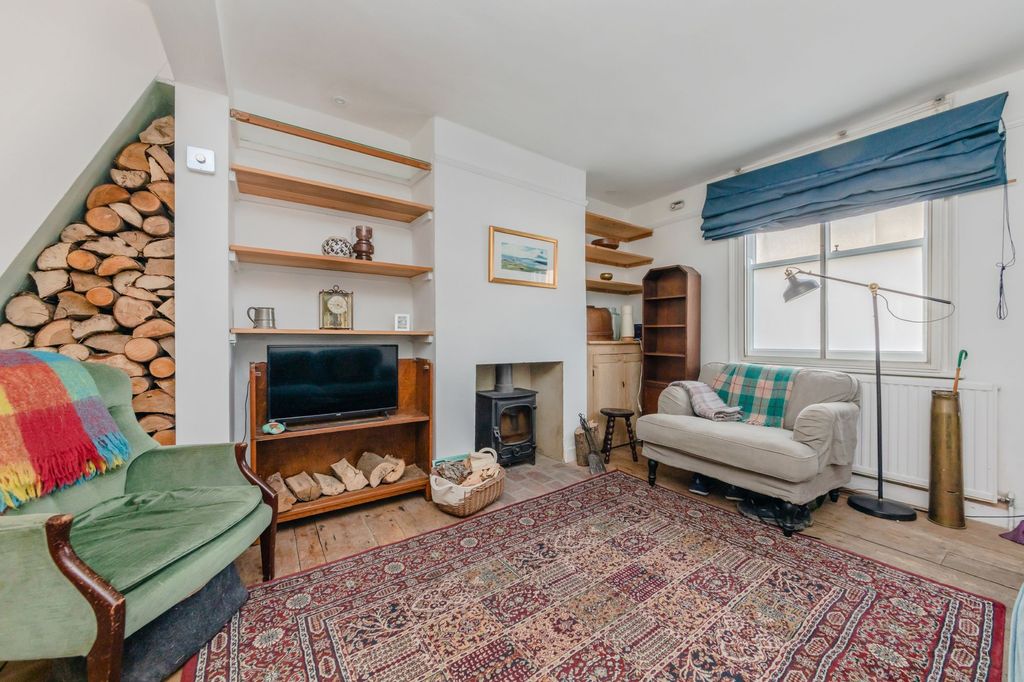 Property photo 2 of 19