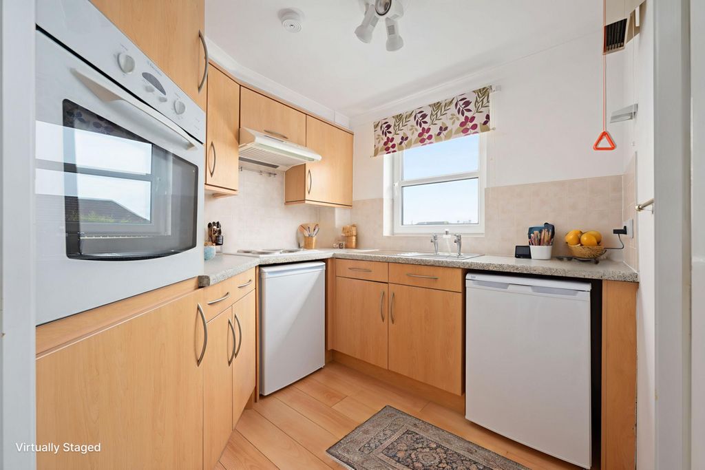 Property photo 3 of 28