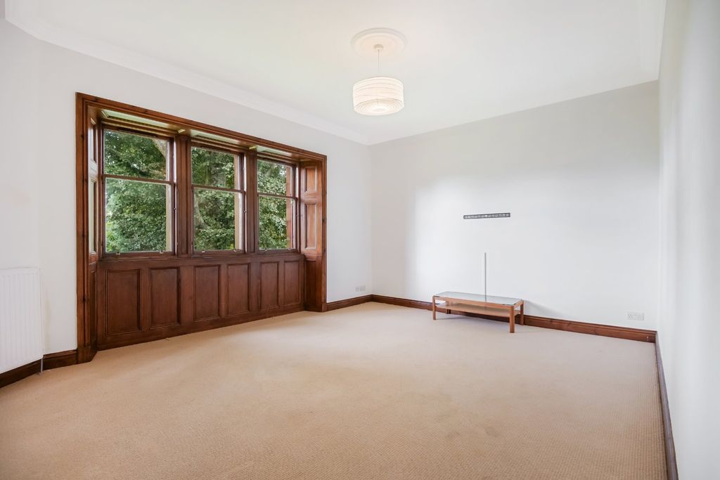 Property photo 3 of 14 Lounge
