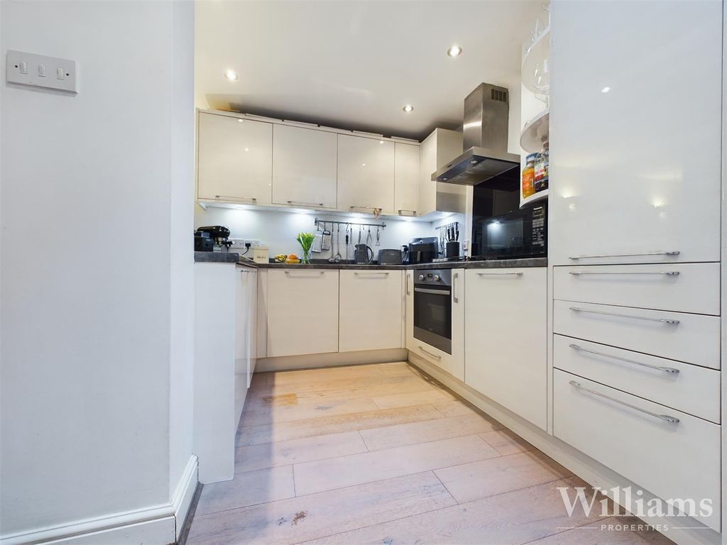 Property photo 3 of 10 Cam02861G0-Pr0184-Still005.Jpg