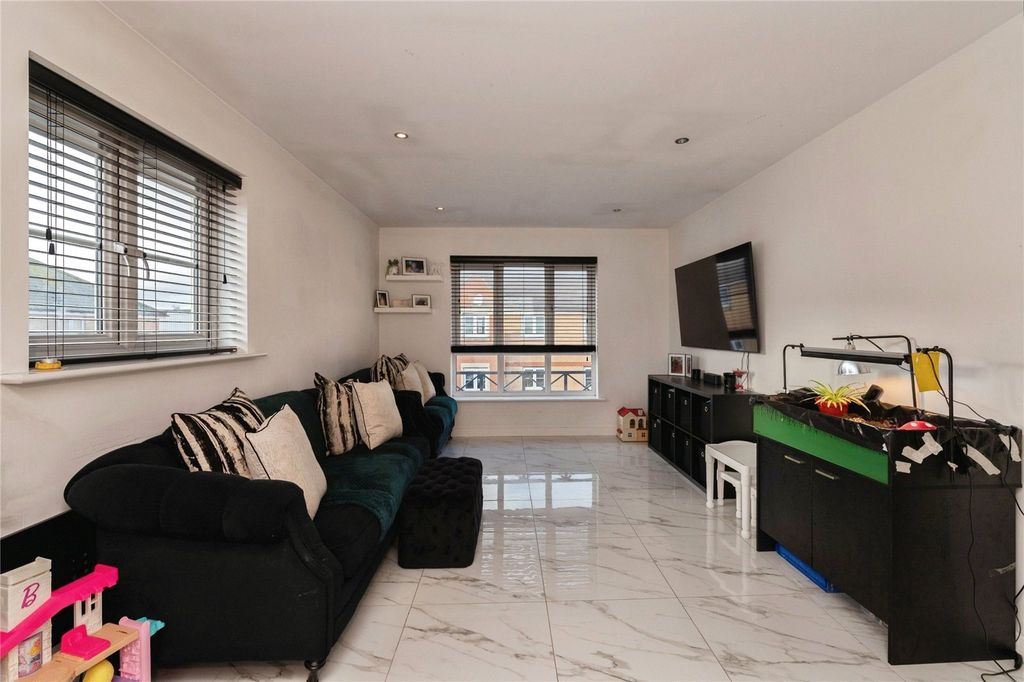 Property photo 2 of 13 Lounge