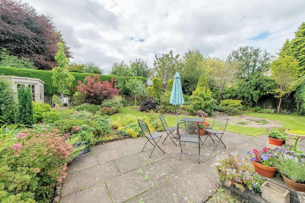 Property photo 3 of 44