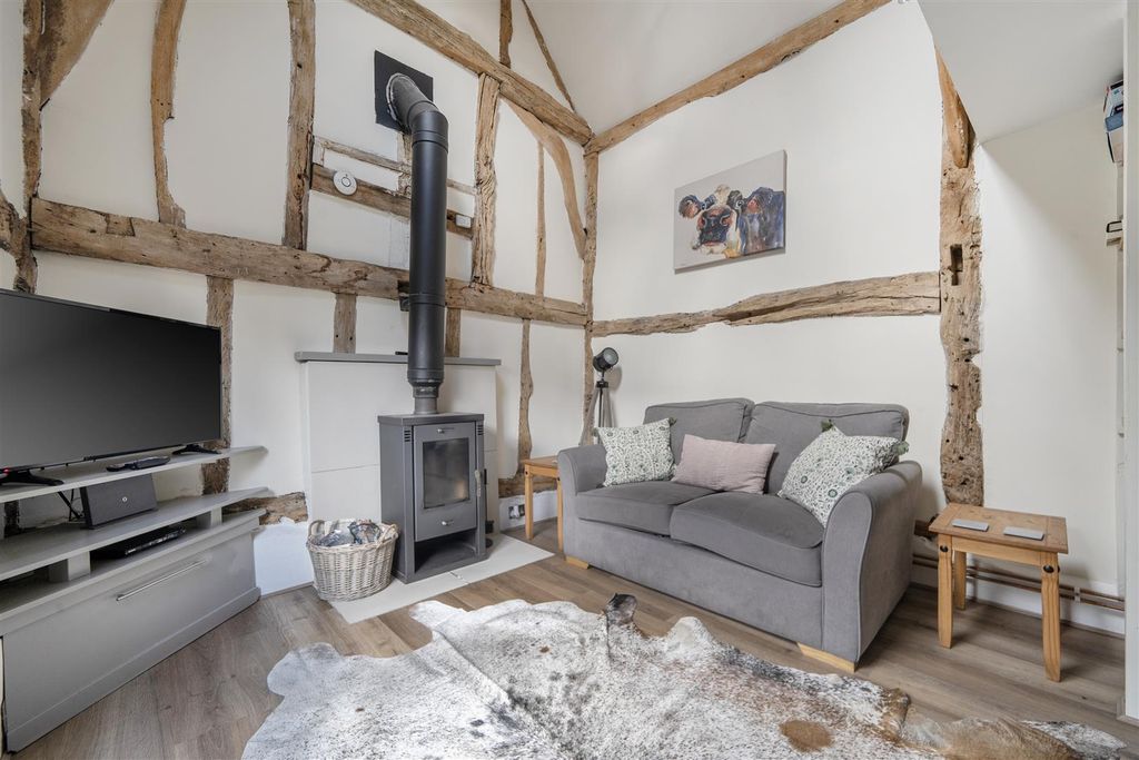 Property photo 3 of 16 The Hay Barn Living.Jpg