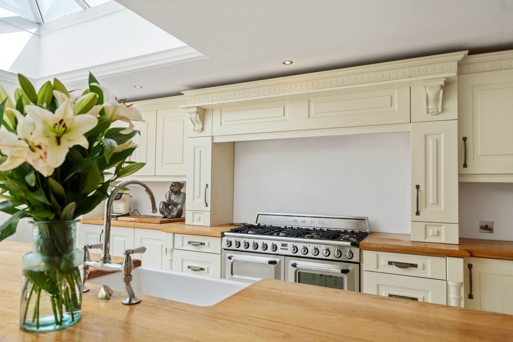 Property photo 3 of 32