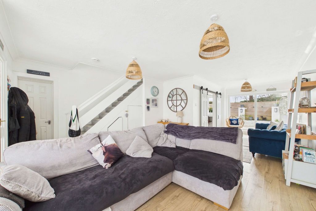 Property photo 3 of 21