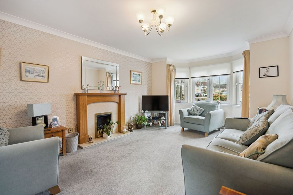 Property photo 2 of 28