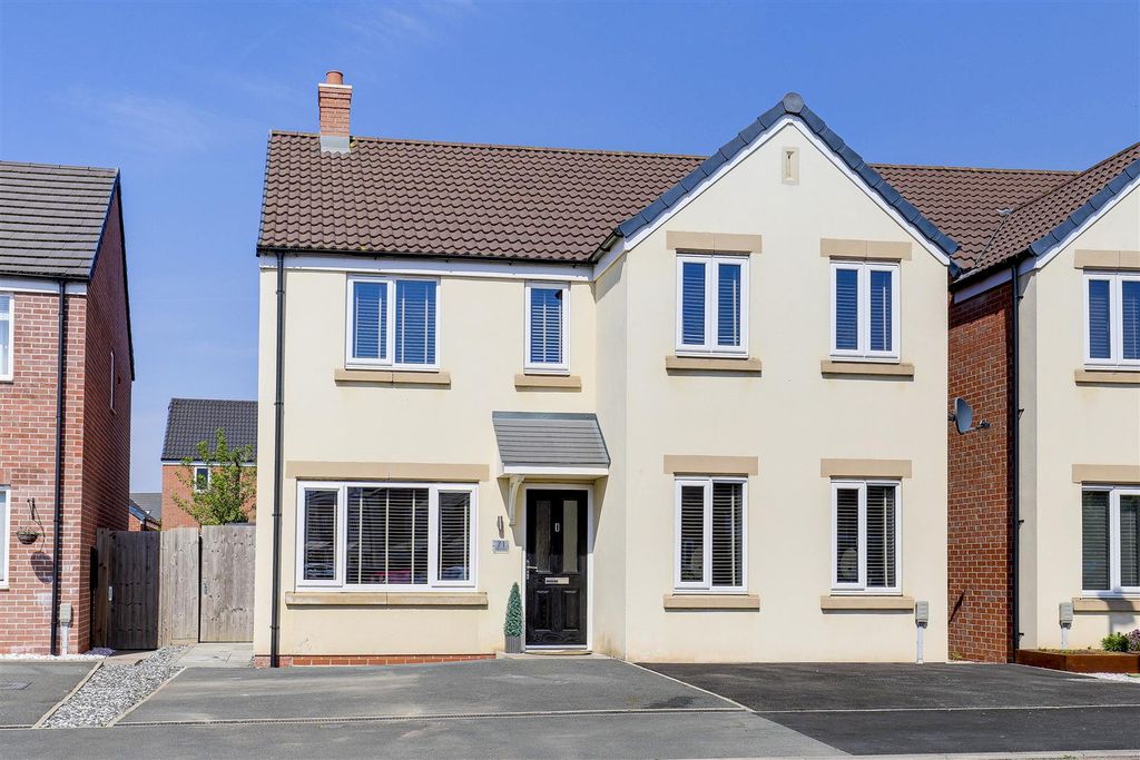 Property photo 1 of 28 33909.Jpg