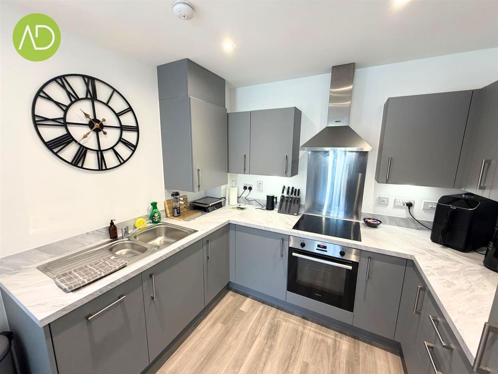 Property photo 3 of 12 16.Jpg