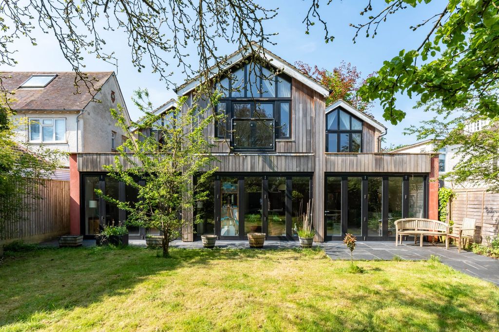 Property photo 1 of 9