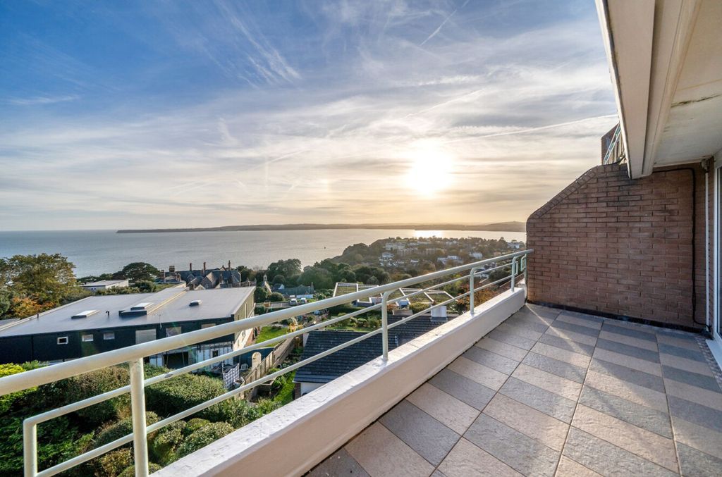 Property photo 2 of 26