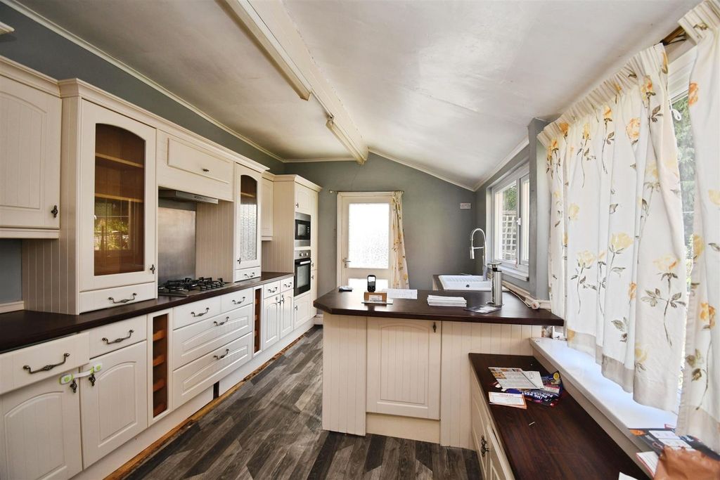 Property photo 3 of 14 Kitchen