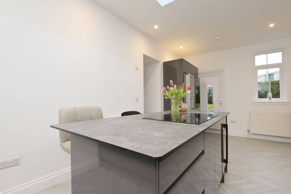 Property photo 2 of 30