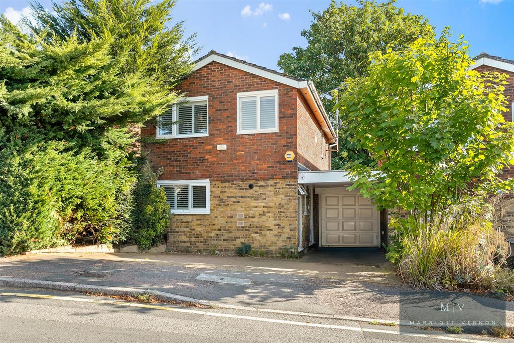 Property photo 1 of 15 Minster Drive 36 MV-15.Jpg