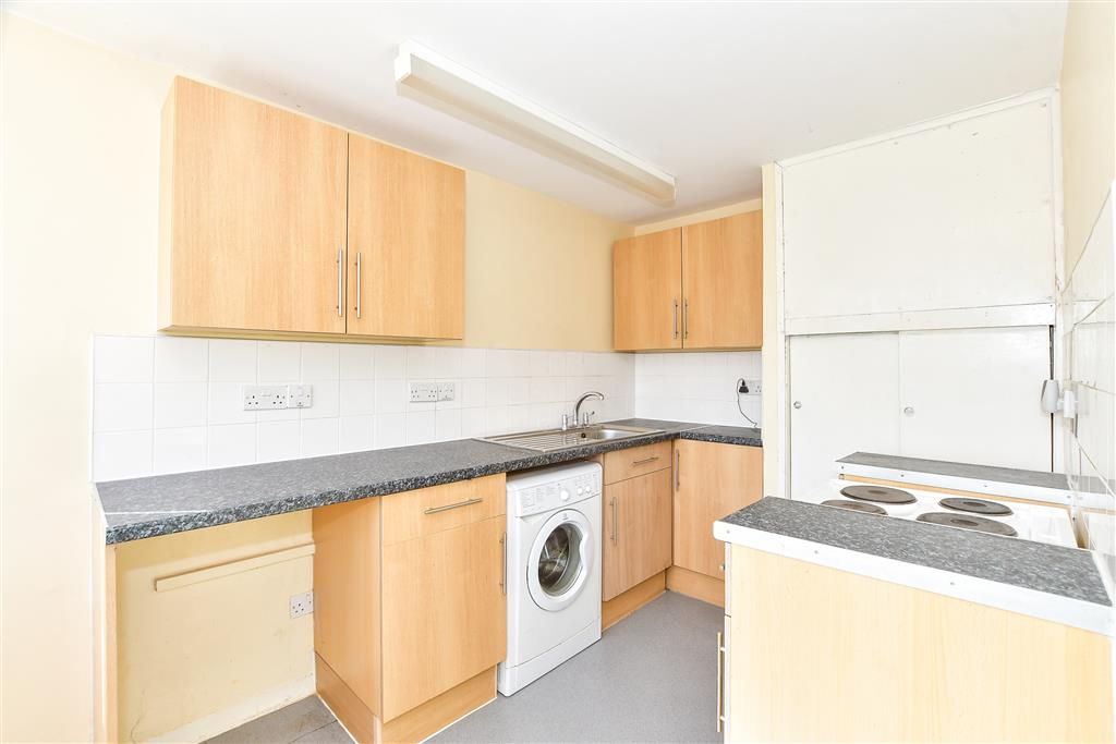 Property photo 3 of 9 Kitchen