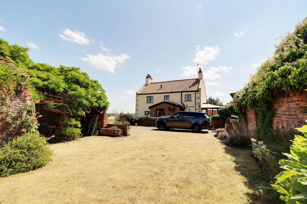 Property photo 1 of 30