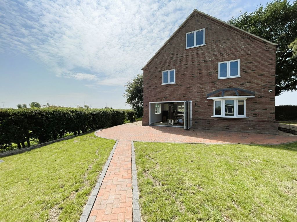 Property photo 3 of 29