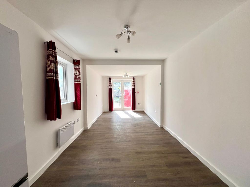 Property photo 2 of 31