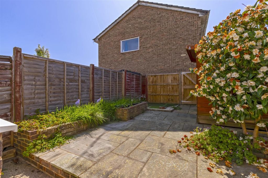 Property photo 3 of 15 Coleridge New_14.Jpg